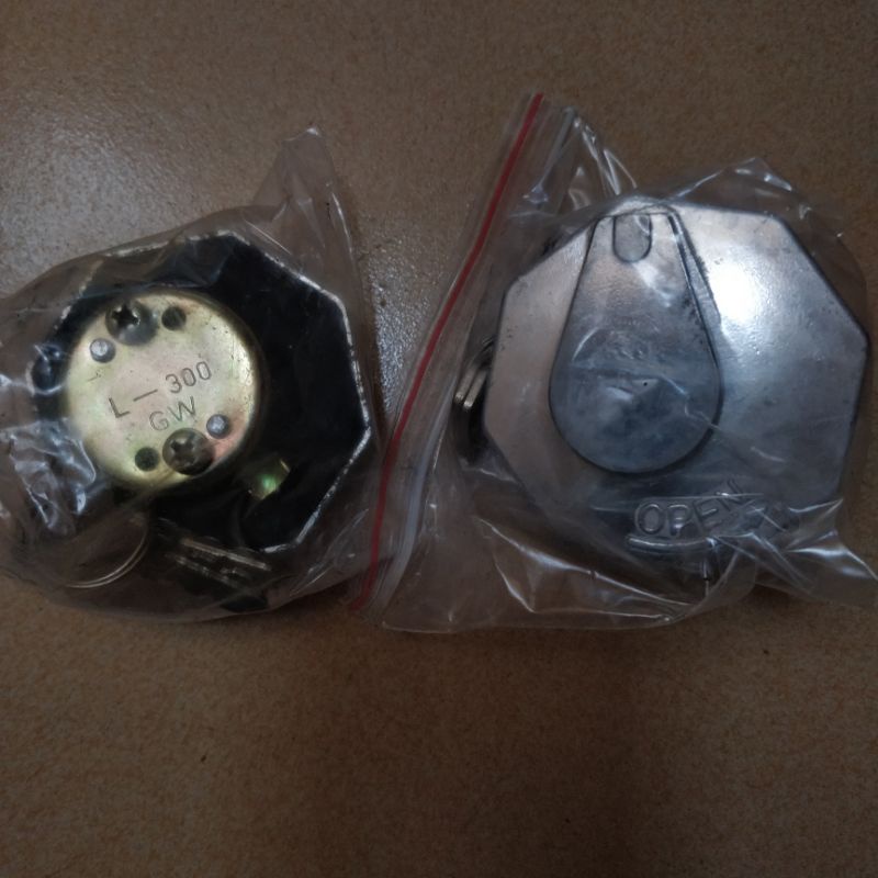 Tutup tangki bensin / solar Mitsubishi L300 / PS 100/PS 120