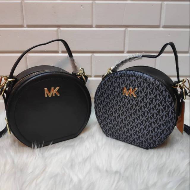 

M K CIRCLE CROSSBODY