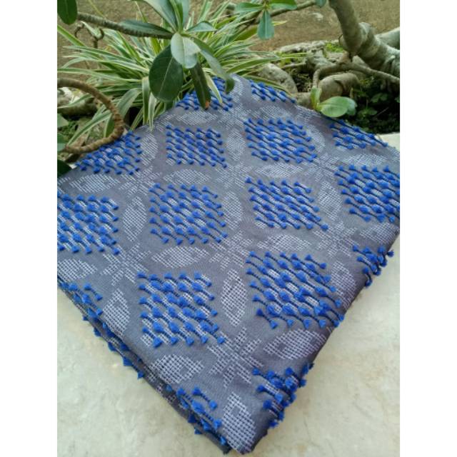 Kain tenun sutra bulu