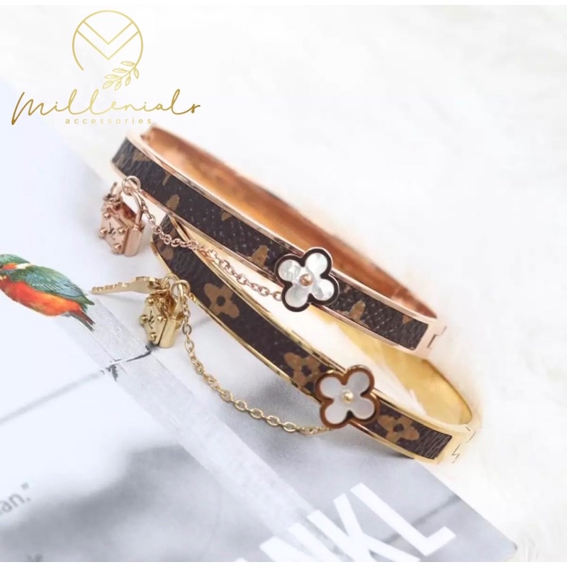 Clover LV Signature Titanium Bangle / Gelang Bunga Daun Gantung Gembok Anti Karat