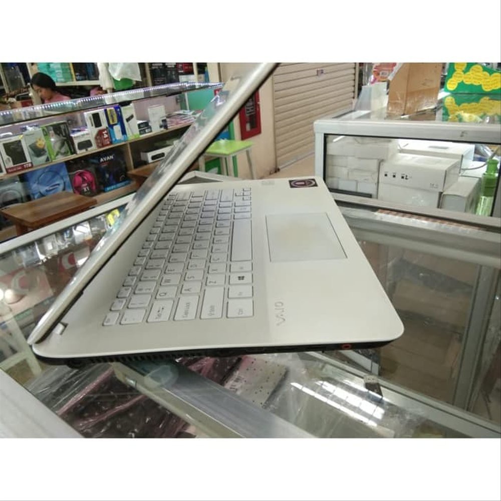 LAPTOP LEPTOP SECOND  SONY VAIO intel CORE I3 corei3 ram 4 gb  4gb MULUS bagus siap pakai BERGARANSI