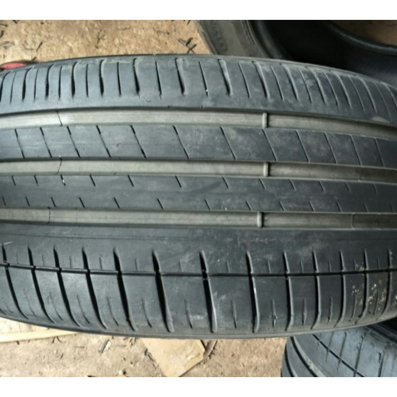 Ban mobil 235/45 R18 bekas