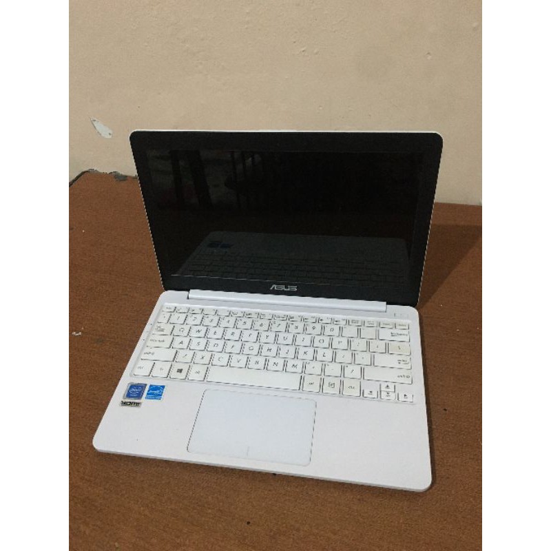 Jual Asus Vivobook E203mah White Second Shopee Indonesia 6711