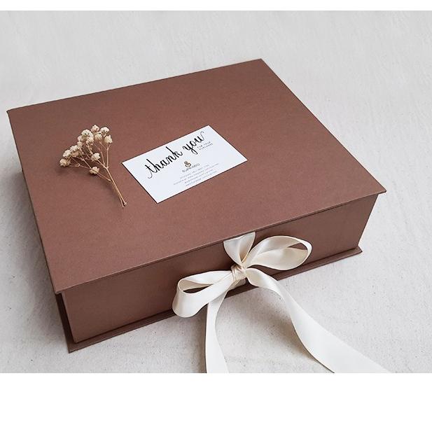 

오 Kotak Kado/Giftbox Pita uk. 25 x 20 x 7 cm