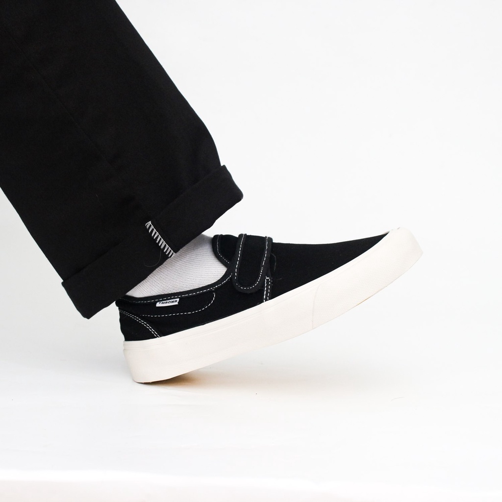 SEPATU TIMEBOMB VULCANIZED | SLIP ON VLCRO V1 | BLACK - WHITE