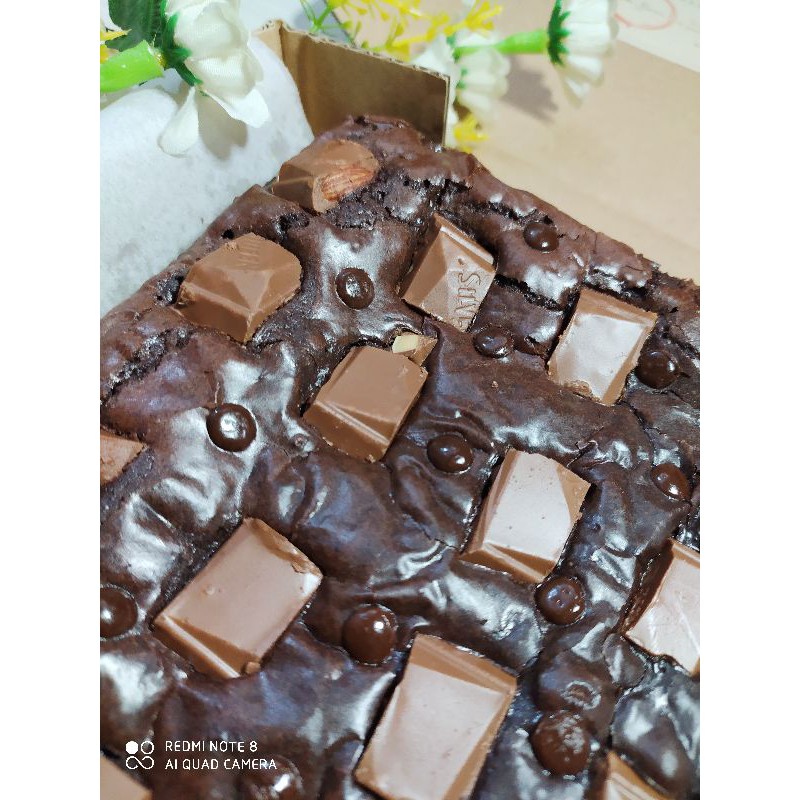 PAKET 4 BOX Brownies Bella Premium FUDGY Brownies topping Silverqueen Chocochips II HAMPERS LEBARAN 2022