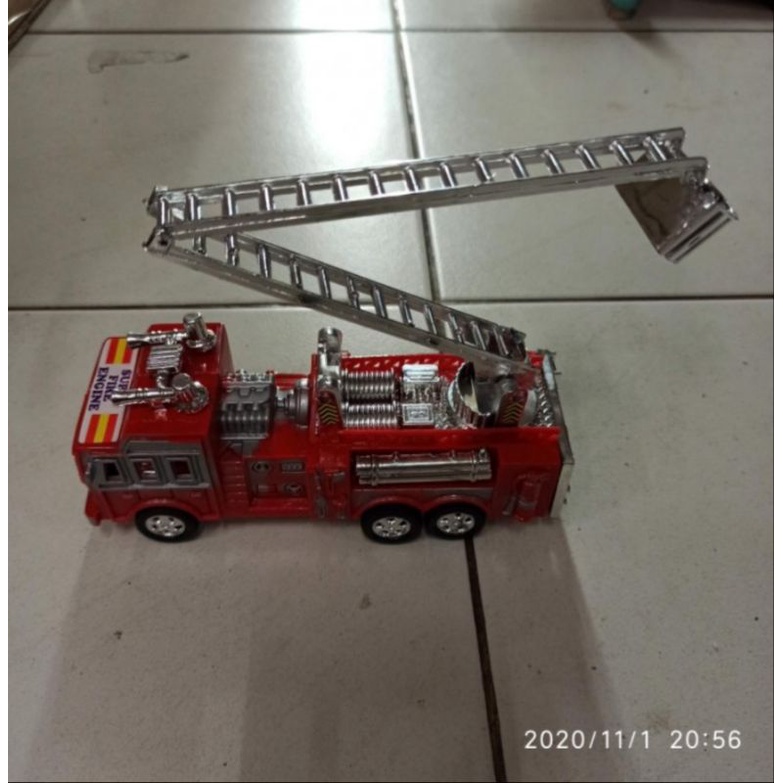 mainan anak laki laki mobil pemadam ukurang besar