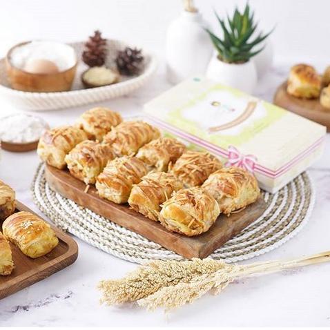 

[KODE F9C99] PISANG BOLEN MOLEN GOELA SEMOET BANDUNG BEST SELLER SALE PROMO HITS NATAL CHRISTMAS PAKET PACKAGE FESTIVE SEASON CNY CHINESE NEW YEAR MOONCAKE IMLEK LEBARAN IDUL FITRI RAMADAN GIFT ORNAMEN HIASAN OLEH OLEH AUTHENTIC ORIGINAL KULINER JAJANAN C