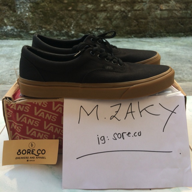 vans era black gum
