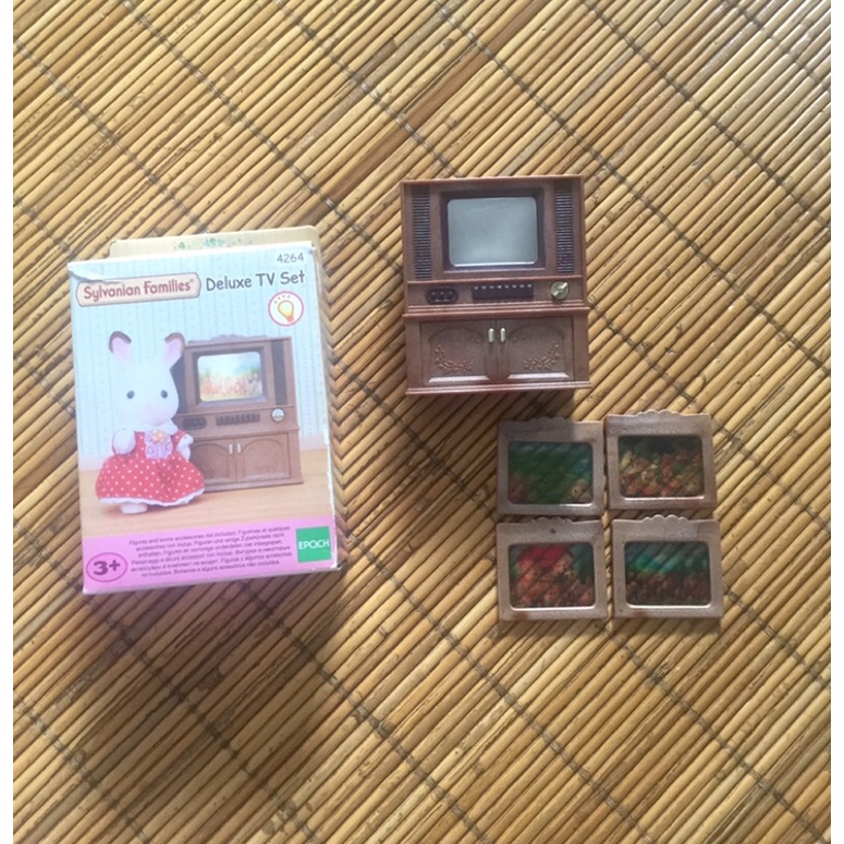Mainan Sylvanian Families Deluxe TV Set Preloved