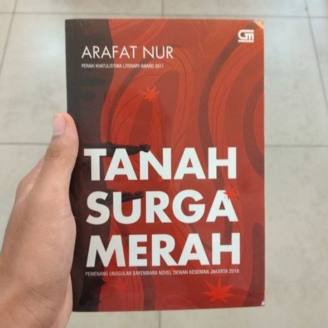 Tanah Surga Merah - Arafat Nur