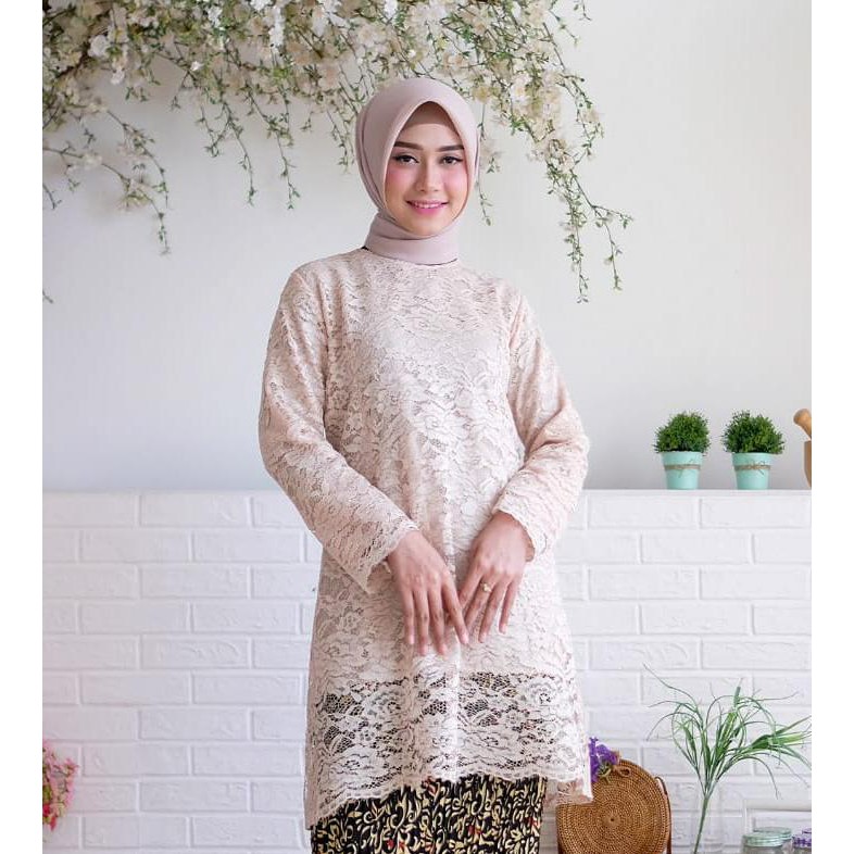 Tunik Alfiana Kebaya Brukat Corneli Tulang Glitter Brokat Timbul Set Kebaya Batik Wisuda Kondangan-KREM ATASAN AJA