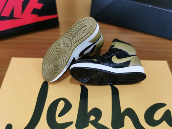 Air Jordan 1 RNG PATENT GOLD TOE - 3D Sneakers Keychain Gantungan Kunci