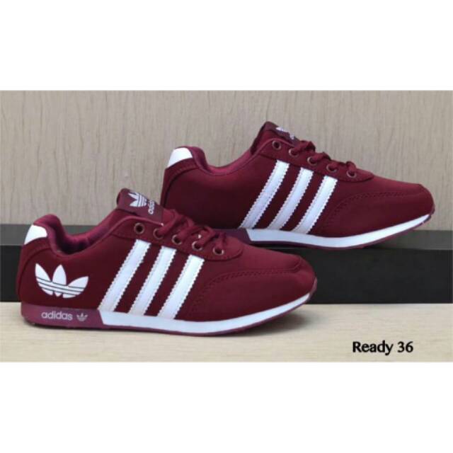 Sepatu sport ADIDAS