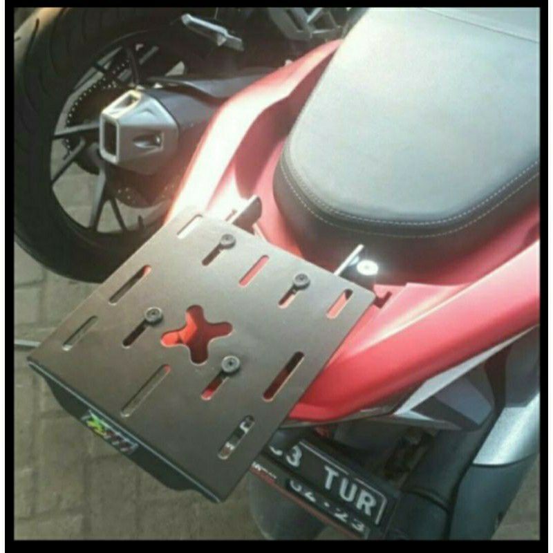 breket box honda PCX 150 hitam