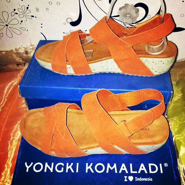 Wedges wanita jumbo branded yongki komaladi
