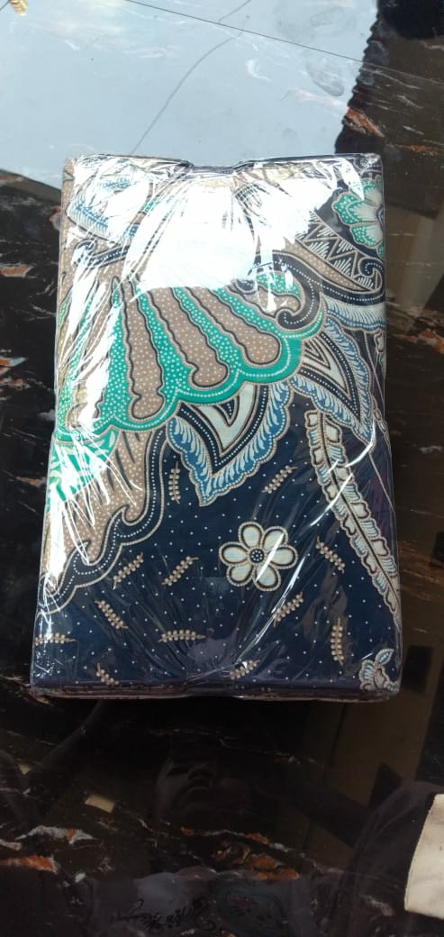 Kain Batik Solo Motif Modern Warna Dasar Navy
