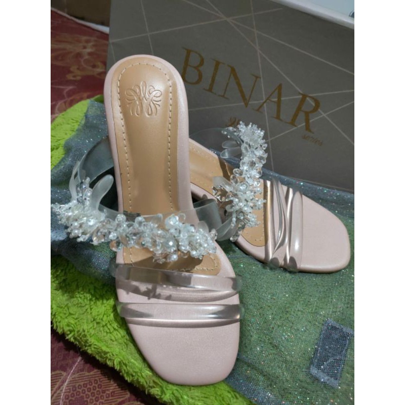 Annora heels local.id