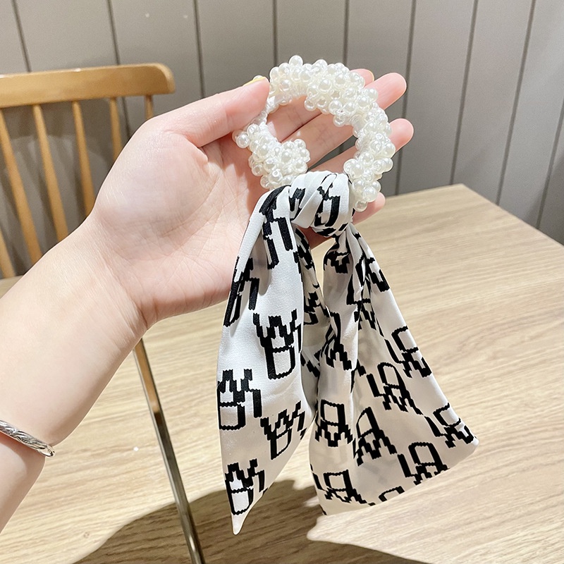 Ikat Rambut Scarf Dengan Mutiara Vintage Gaya Korea Fashion / Scrunchie Scarf Aksen Mutiara Wanita