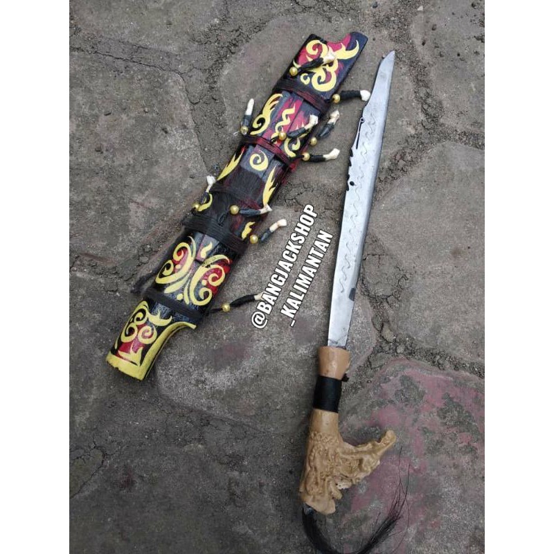 mandau mini lukis khas kalimantan