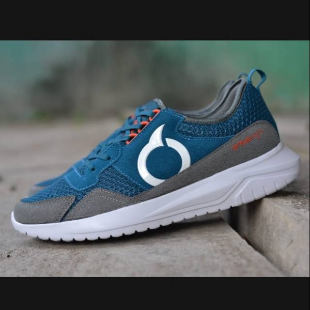 Sepatu Sneakers ORTUSEIGHT Cobra