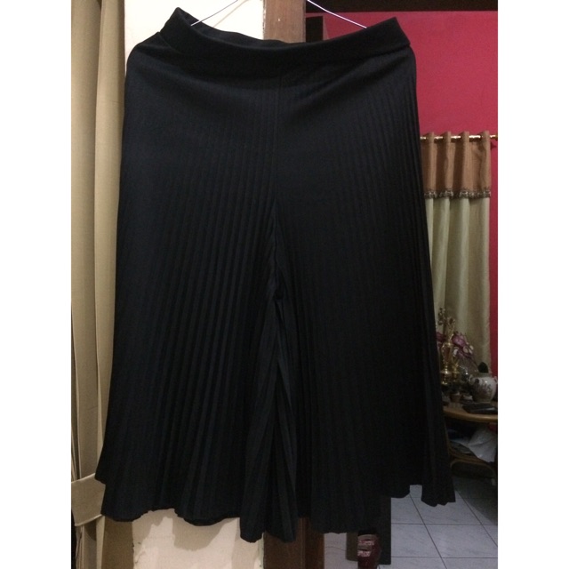 rempel kulot item (harga beli 190)