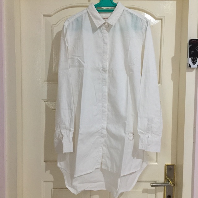 Kemeja Putih Corniche