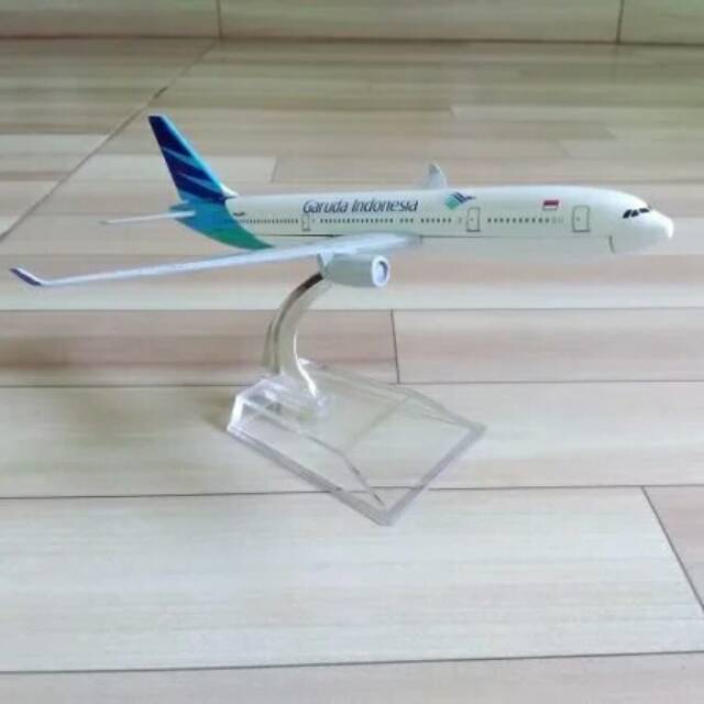 Miniatur Pesawat Terbang Garuda Indonesia Bahan Besi