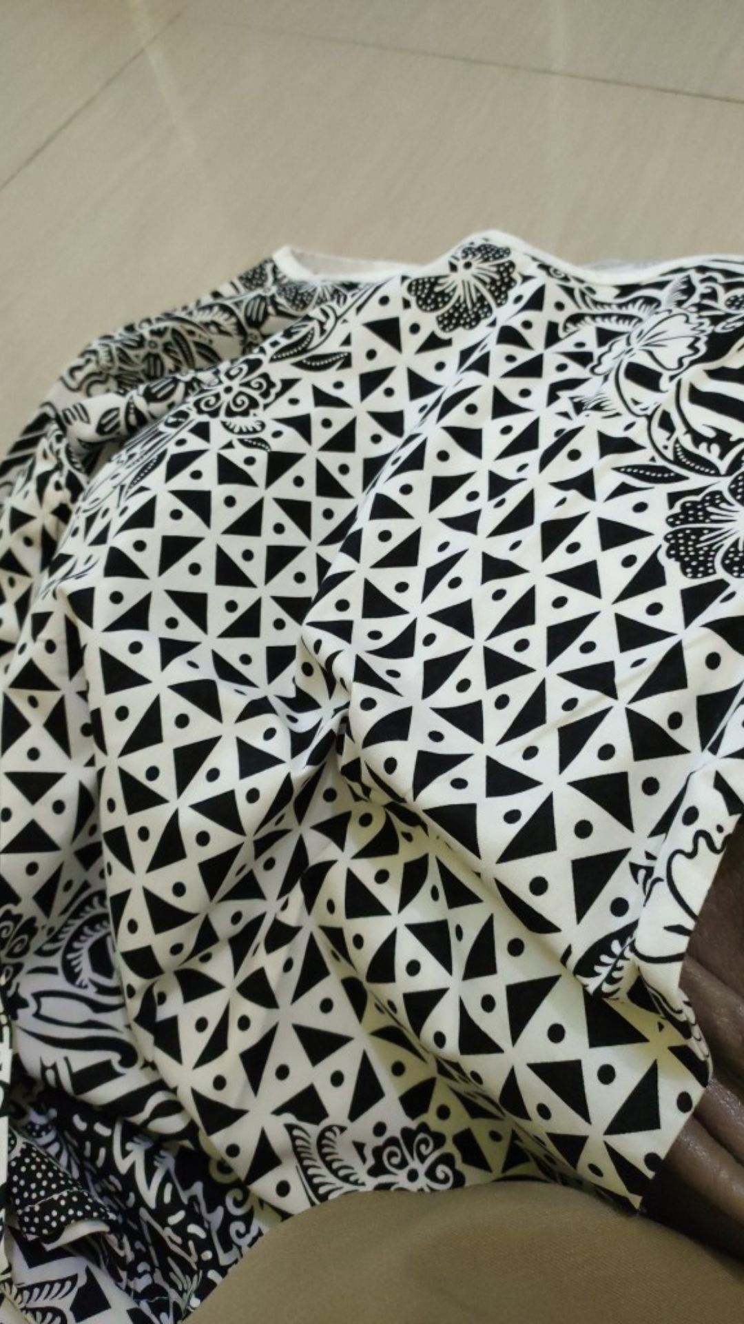 Blouse Batik Wanita Lengan Panjang Belah Asimetris Bahan Katun Strecth Bergaransi