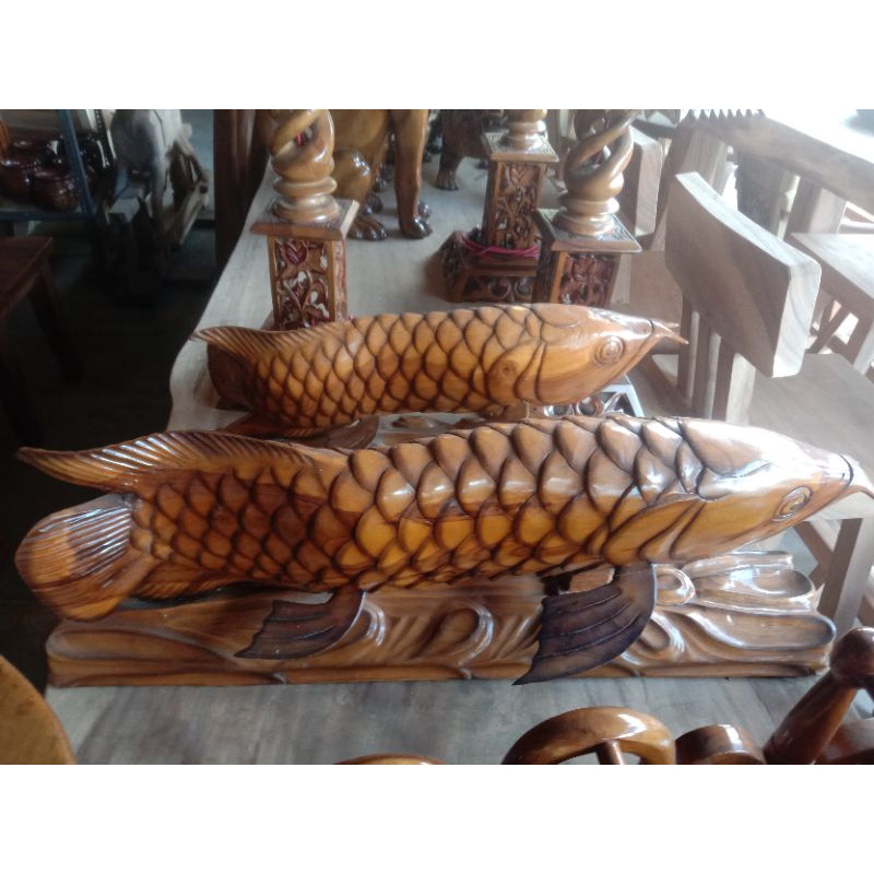patung ikan arwana