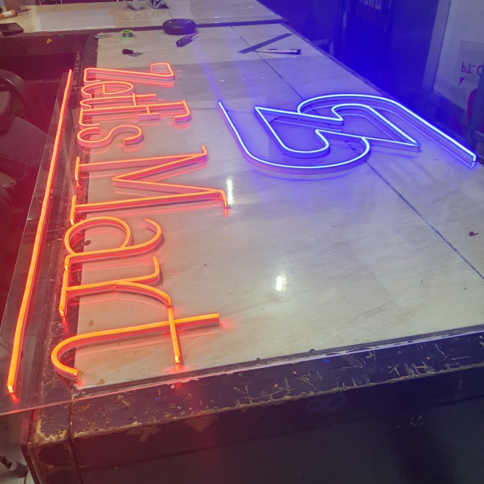 Neon box huruf timbul flexi