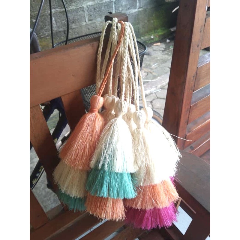 Pompom rumbai/gantungan tas/accesories tas (warna di kirim random)