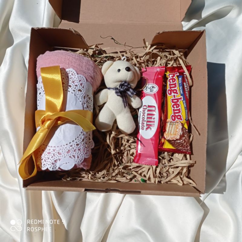 

Kado Hadiah Murah Hijab Coklat Srunchie Gift Box