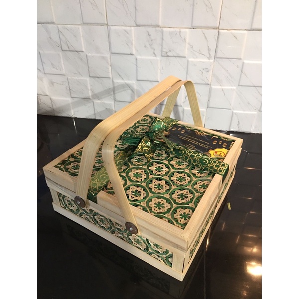 

Box Hampers (belum termasuk isinya)