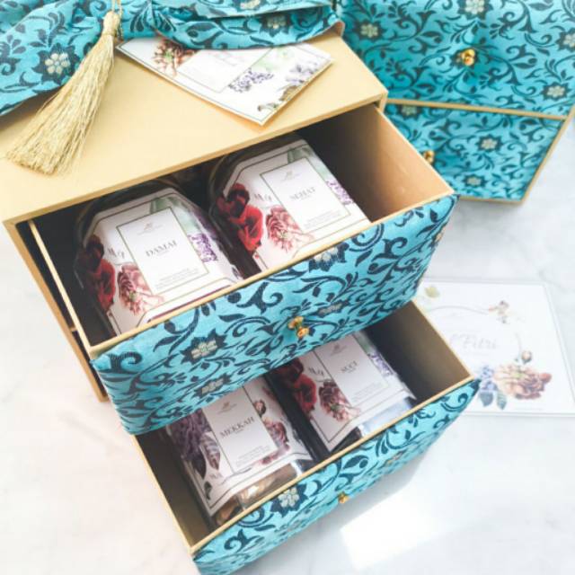 

PROMO PARCEL HAMPERS LEBARAN 01 Hampers Parcel Idul Fitri / Lebaran