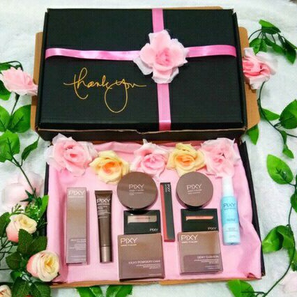 PIXY PAKET BOX HAMPERS BLACK PINK / PIXY MAKE IT GLOW + AQUA SPRAY/ DEWY CUSHION / SESERAHAN / PRIME