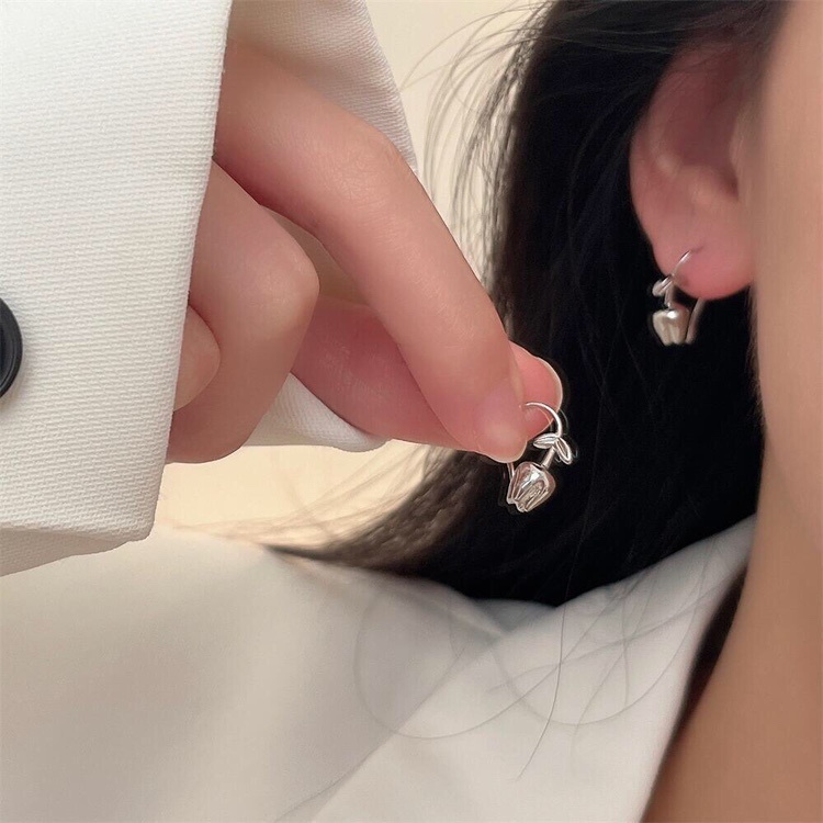 Anting Bentuk Tulip Bahan Metal