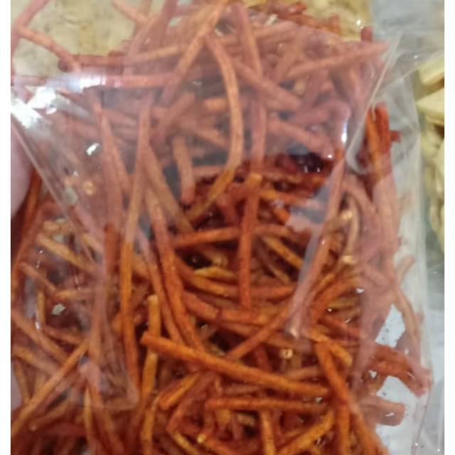 

Kerupuk lidi, keripik pisang, bola ikan, orong-orong, jagung