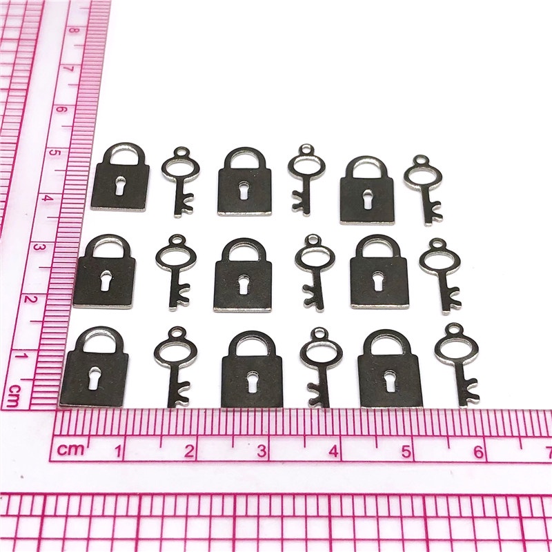 20 Pcs Liontin Kunci Dan Gembok Bahan Stainless Steel Untuk Gelang Charms