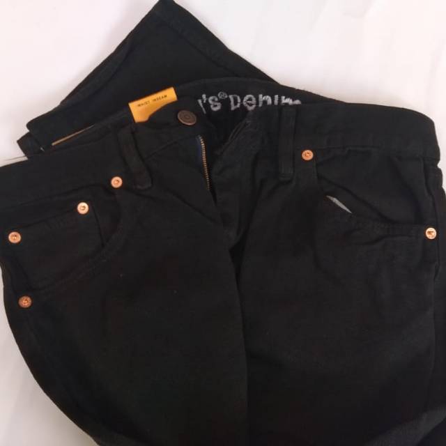 Celana cowok levis 505 .