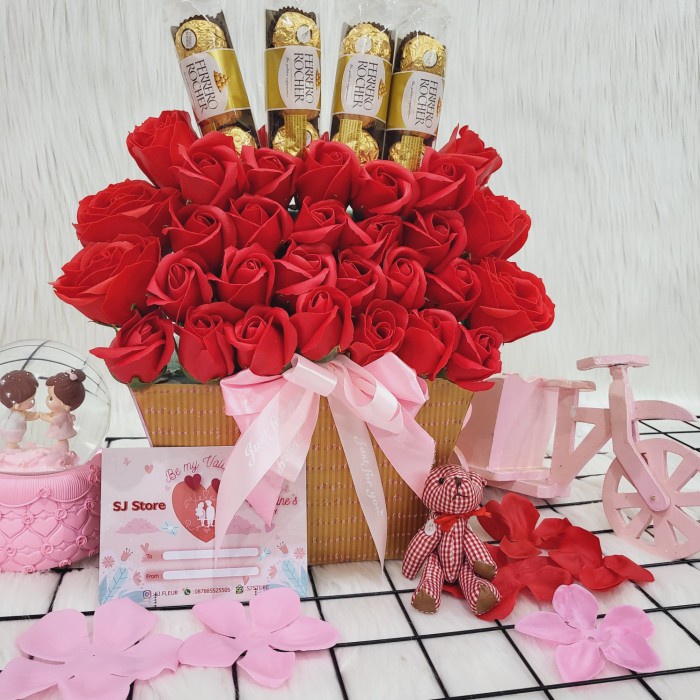 

Paket box hampers bunga valentine anniversary ulang tahun wisuda 75