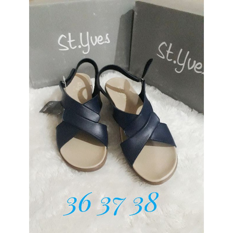 Sepatu St Yves