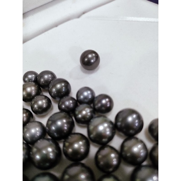 mutiara air laut hitam