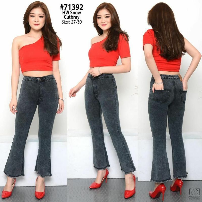 Celana panjang wanita cutbray high waist / Celana panjang jeans wanita model cutbray high waist rawis / celana panjang hw cutbray paling baru bisa pilih warna / celana panjang wanita jeans murah / celana panjnga wanita paling laris murah / celana panjang