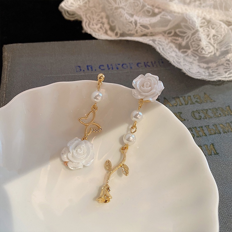 Anting Camelia Kupu-Kupu Mutiara Aksesoris Telinga Wanita Korea Elegan