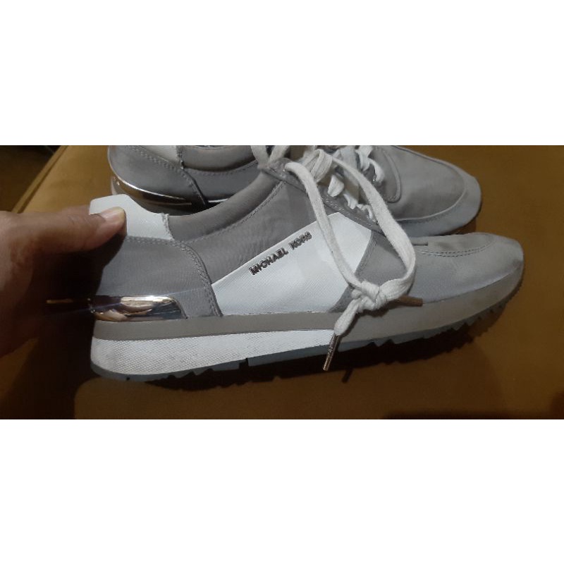 sepatu sneakers MK preloved authentic