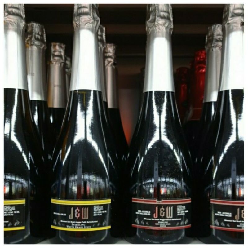 

J&W Sparkling Premium Red / White Grape 750ml