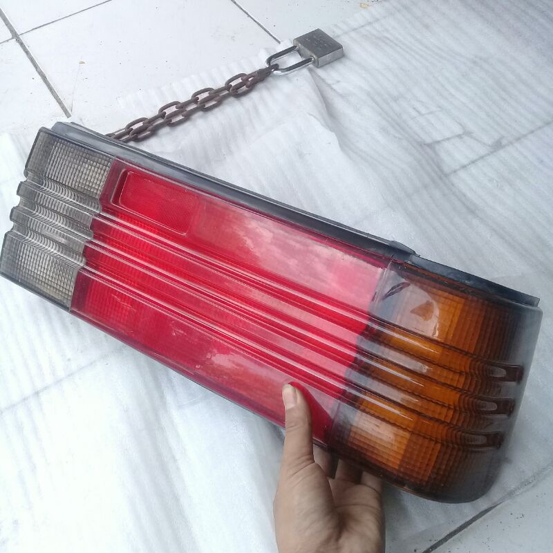 Lampu belakang stoplamp ford laser 1987-1995 KANAN RH