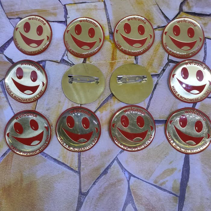 

PIN NAME TAG PAPAN NAMA BISA CUSTOM / Pin Paniti