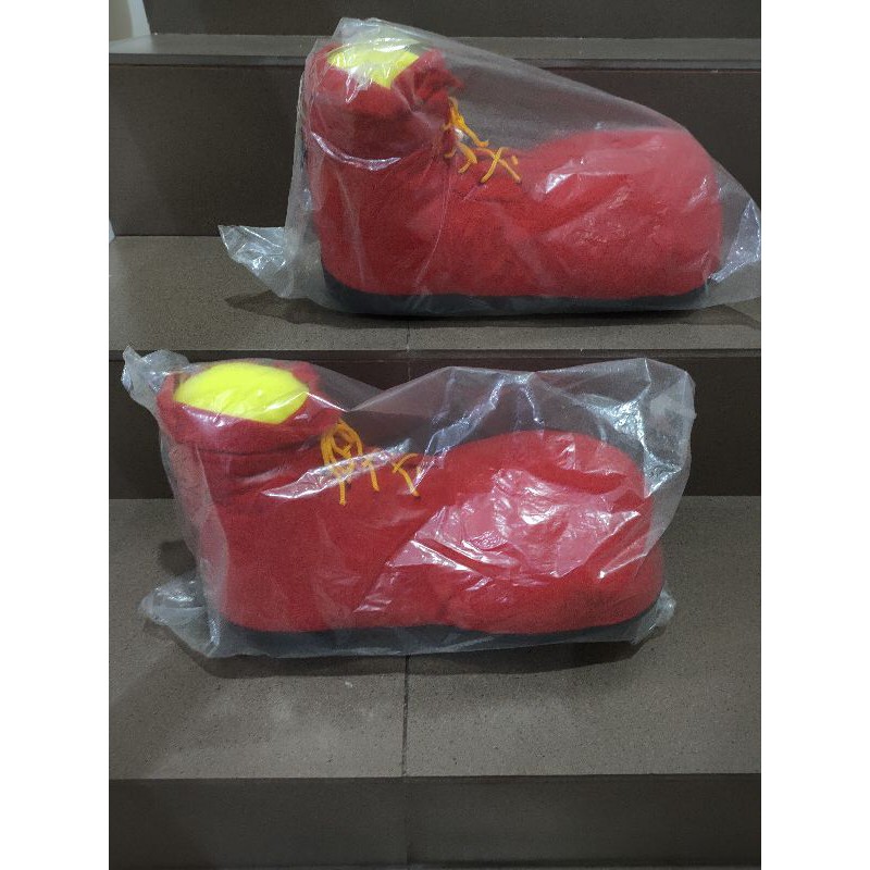 bantal boneka model sepatu ronald mcdonald 100% original